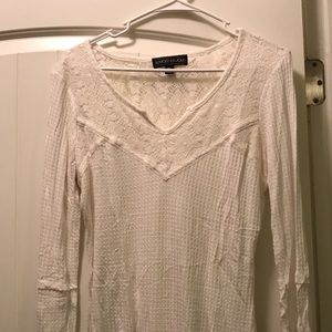 Super cute white top!